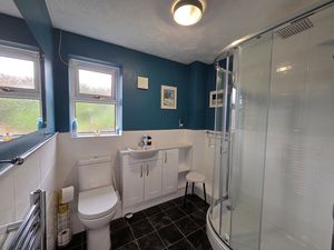Shower room- click for photo gallery